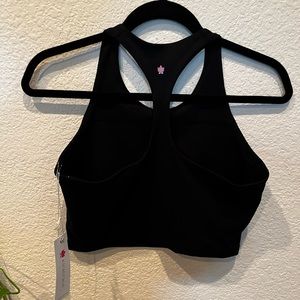 Kiragrace crop tank, NWT. Size M.